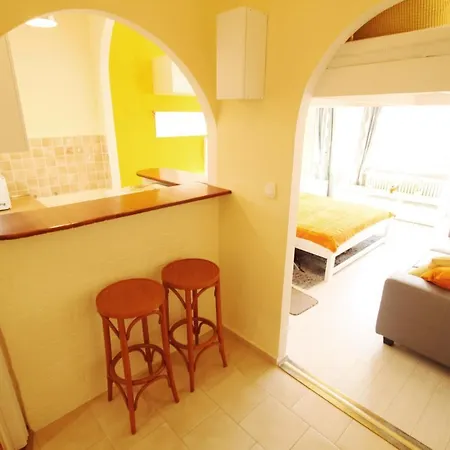 דירה Sunny In Party District- Balcony- Ac