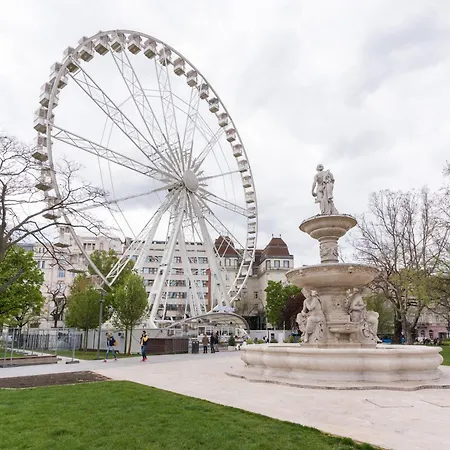 Sunny In Party District- Balcony- Ac דירה *