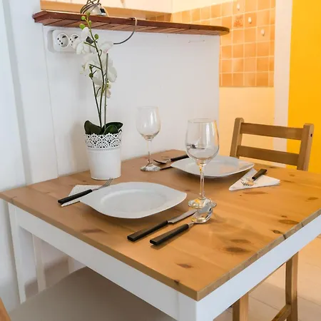 Sunny In Party District- Balcony- Ac דירה בודפשט