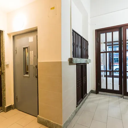 Sunny In Party District- Balcony- Ac * בודפשט