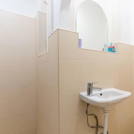 Sunny In Party District- Balcony- Ac דירה בודפשט