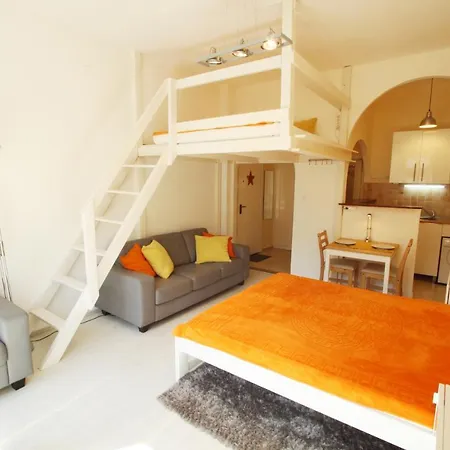 Apartamento Sunny With Balcony In Party District Budapeste