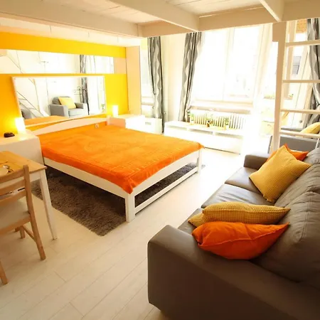 Sunny With Balcony In Party District Apartamento *