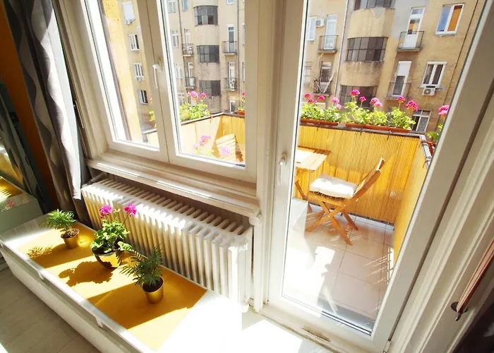 Sunny In Party District- Balcony- Ac * Budapest